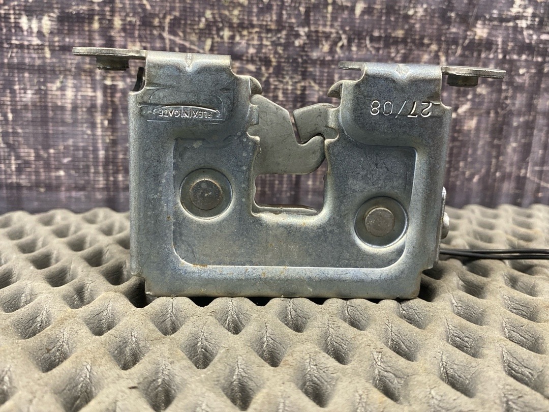 Замок капота, 1430 рублей, Красноярск