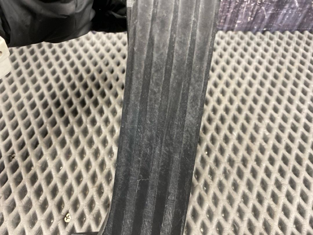 Педаль газа, 1960 рублей, Красноярск