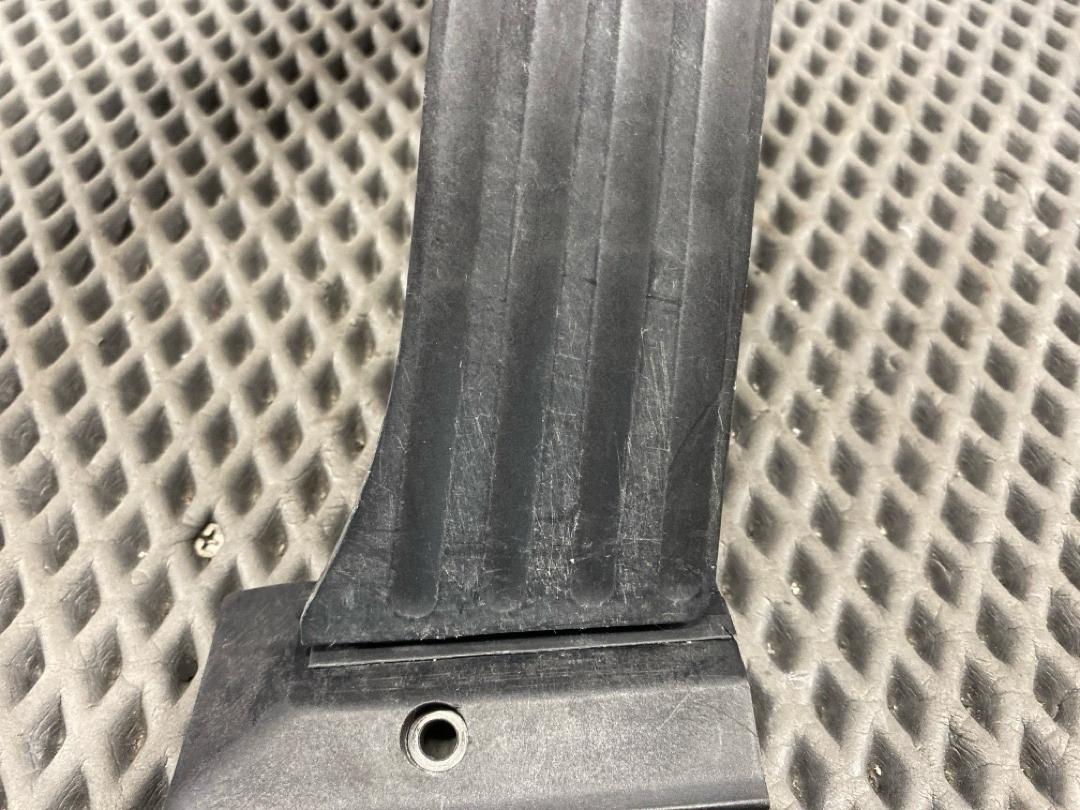 Педаль газа, 1960 рублей, Красноярск