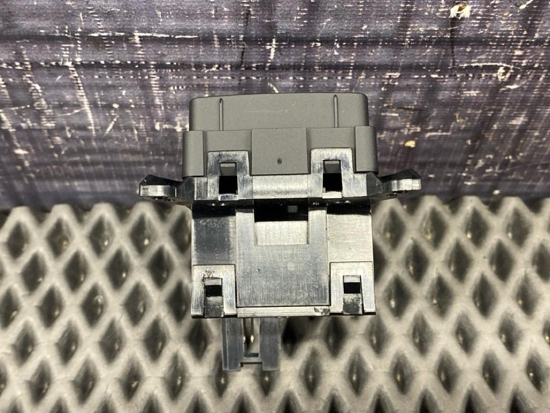 Кнопка стояночного тормоза, 2430 рублей, Красноярск