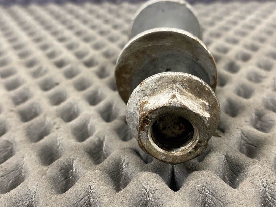 Болт развальный, 640 рублей, Красноярск