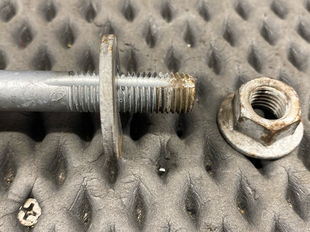 Болт развальный, 640 рублей, Красноярск