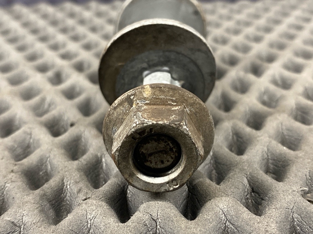 Болт развальный, 640 рублей, Красноярск