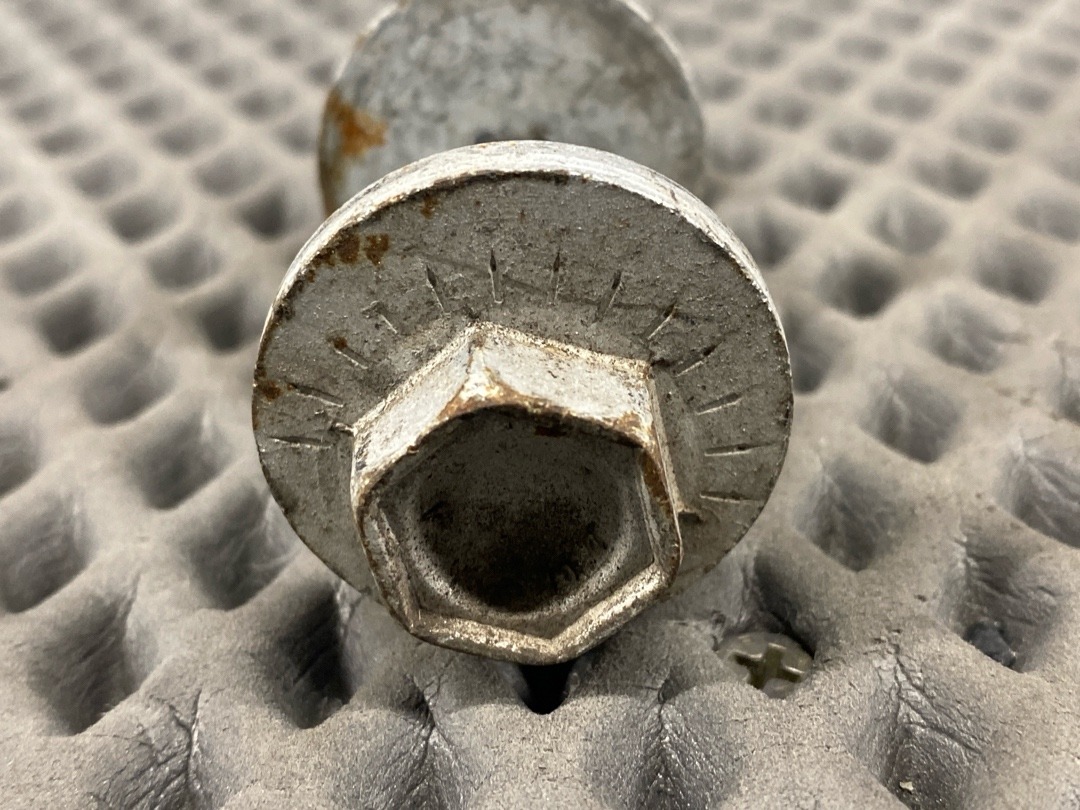 Болт развальный, 640 рублей, Красноярск