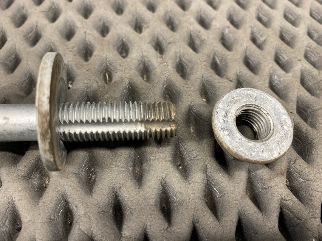 Болт развальный, 640 рублей, Красноярск