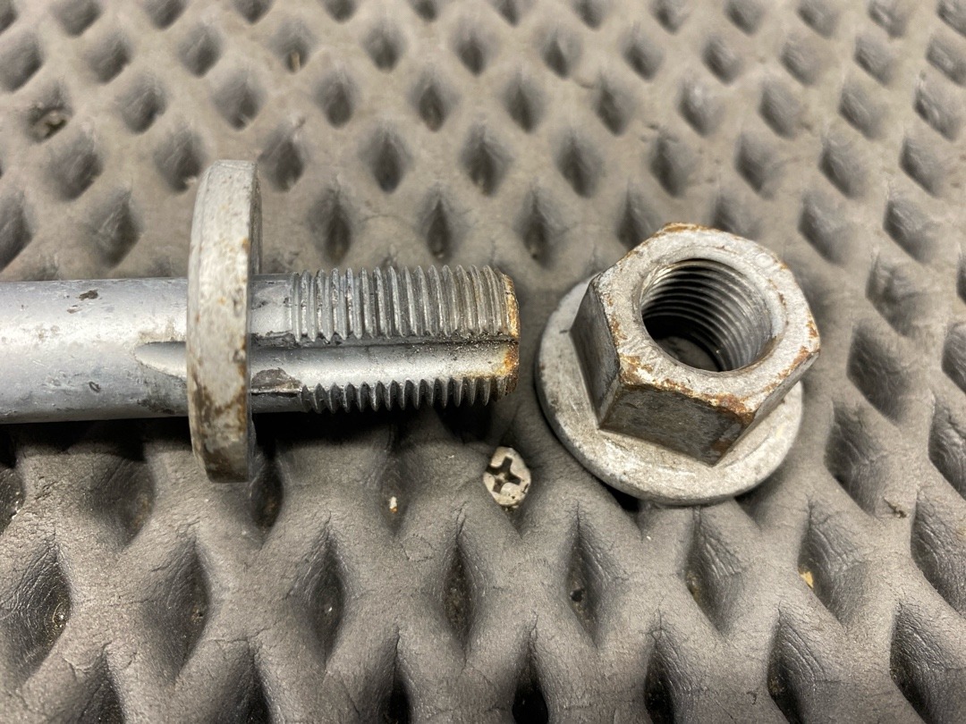 Болт развальный, 640 рублей, Красноярск