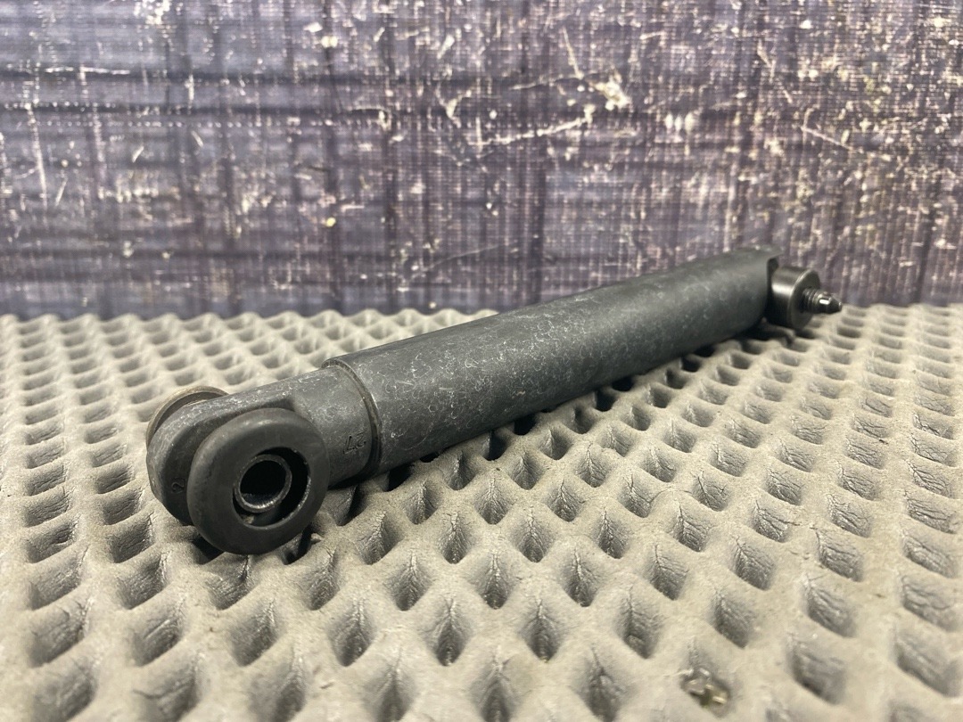 Амортизатор багажника, 820 рублей, Красноярск