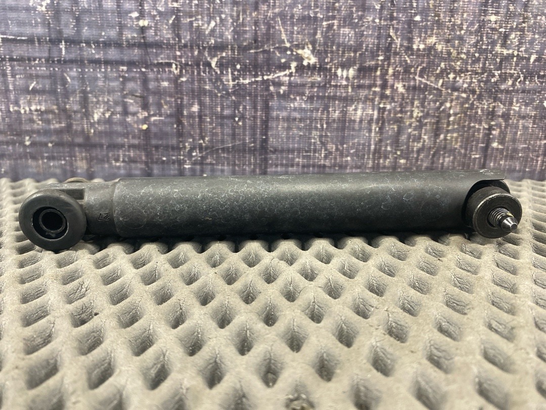 Амортизатор багажника, 820 рублей, Красноярск