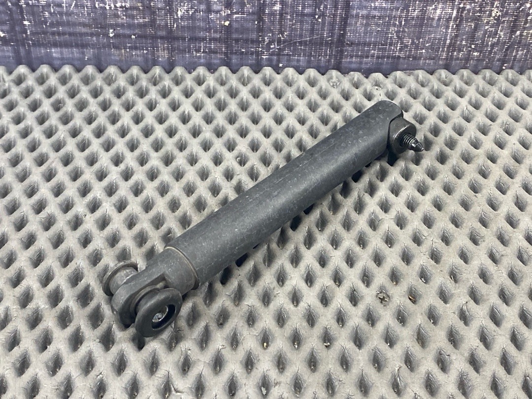 Амортизатор багажника, 820 рублей, Красноярск