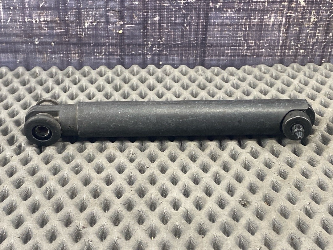 Амортизатор багажника, 820 рублей, Красноярск