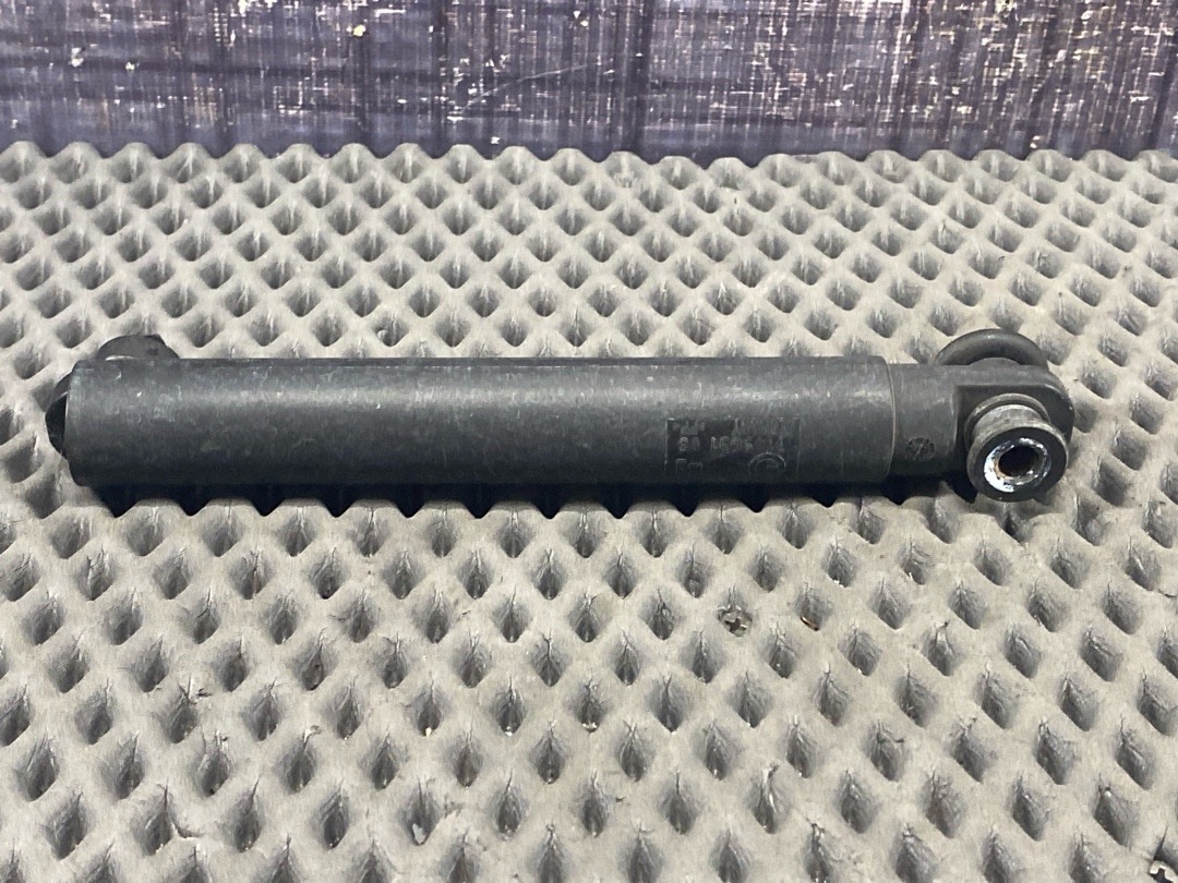 Амортизатор багажника, 820 рублей, Красноярск