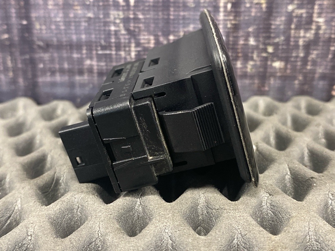 Кнопка стеклоподъемника, 620 рублей, Красноярск