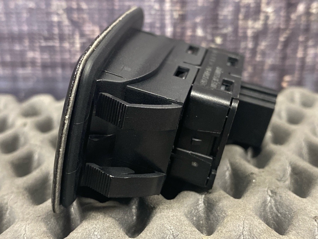 Кнопка стеклоподъемника, 620 рублей, Красноярск