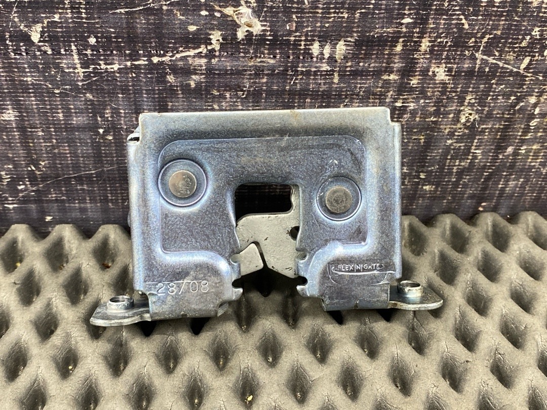 Замок капота, 1430 рублей, Красноярск