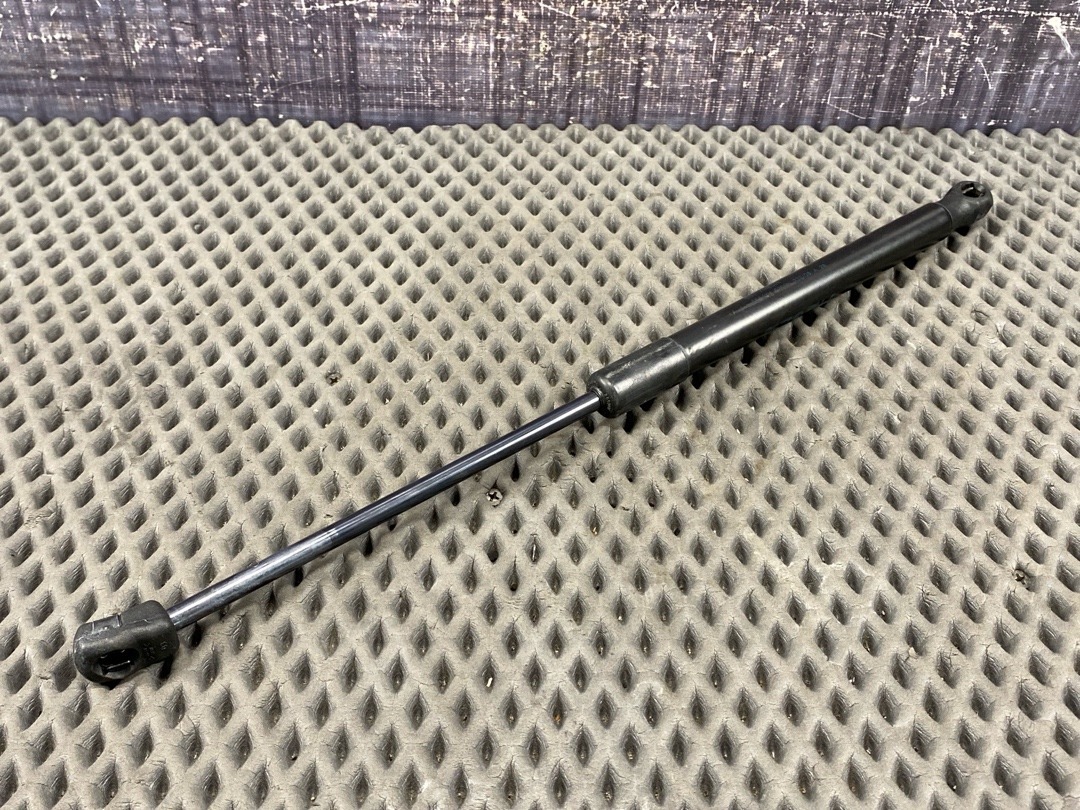 Амортизатор капота, 830 рублей, Красноярск