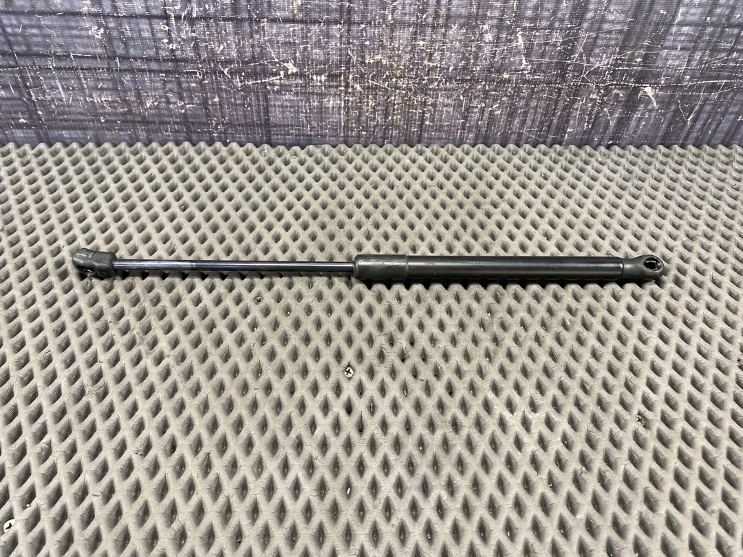 Амортизатор капота, 830 рублей, Красноярск