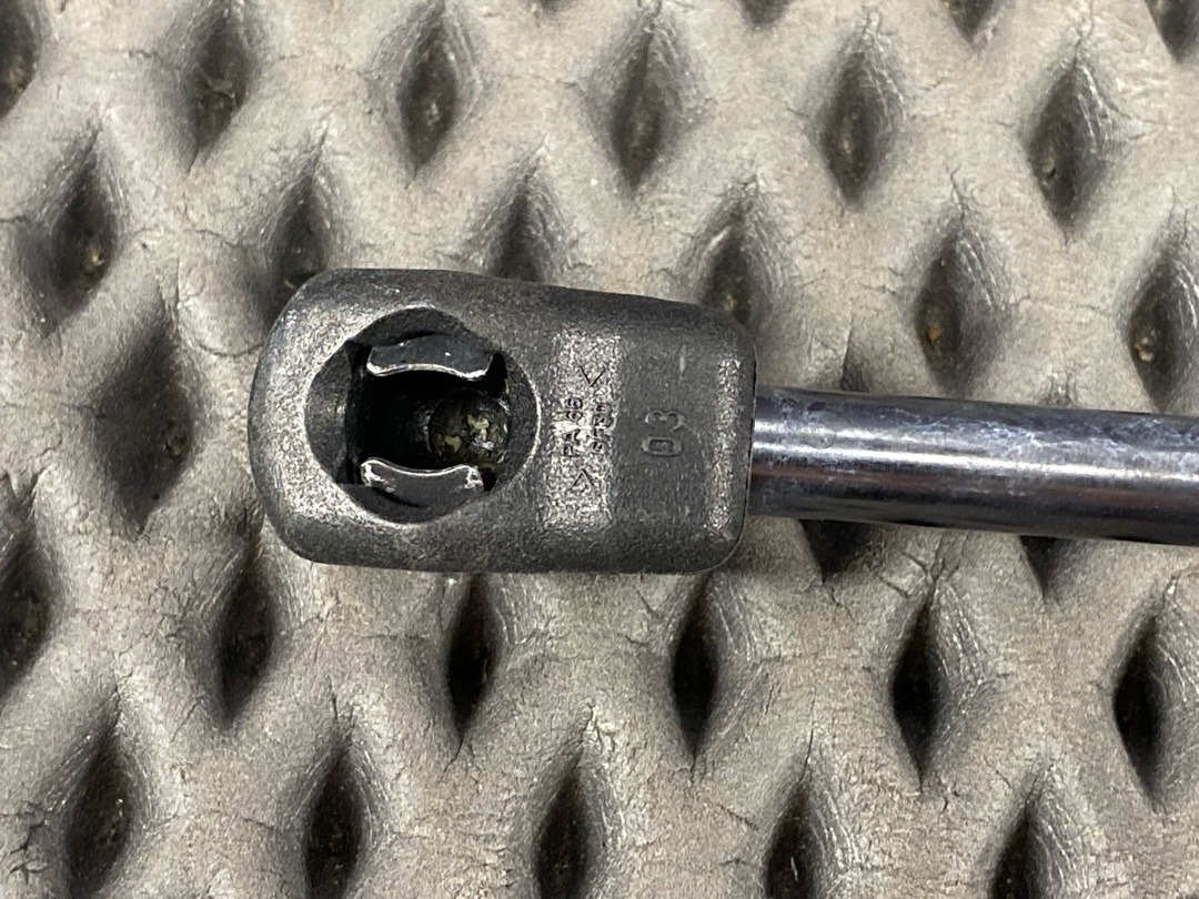 Амортизатор капота, 830 рублей, Красноярск