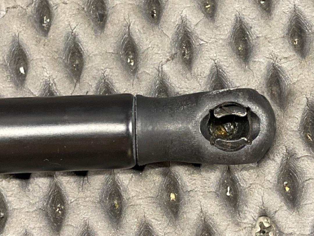 Амортизатор капота, 830 рублей, Красноярск