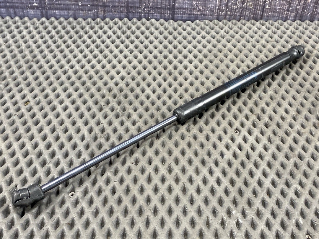 Амортизатор капота, 830 рублей, Красноярск