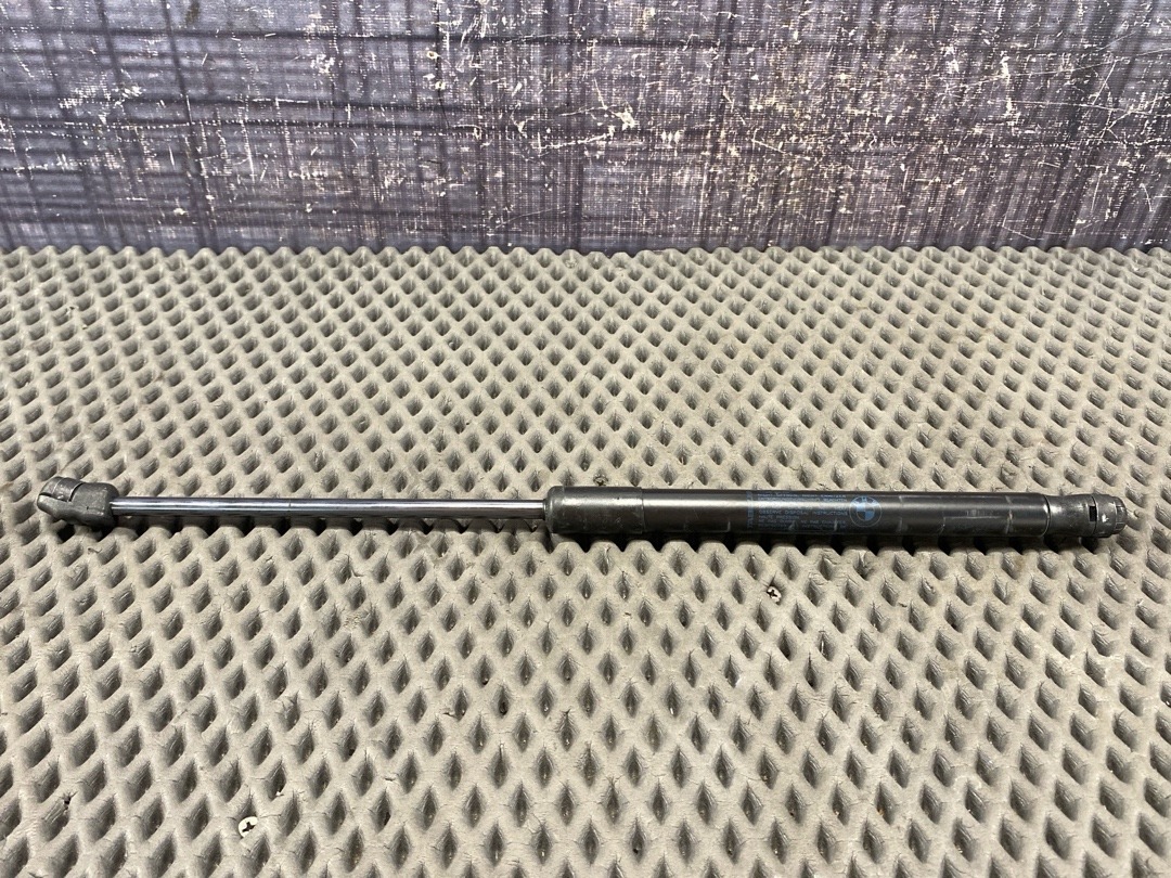 Амортизатор капота, 830 рублей, Красноярск