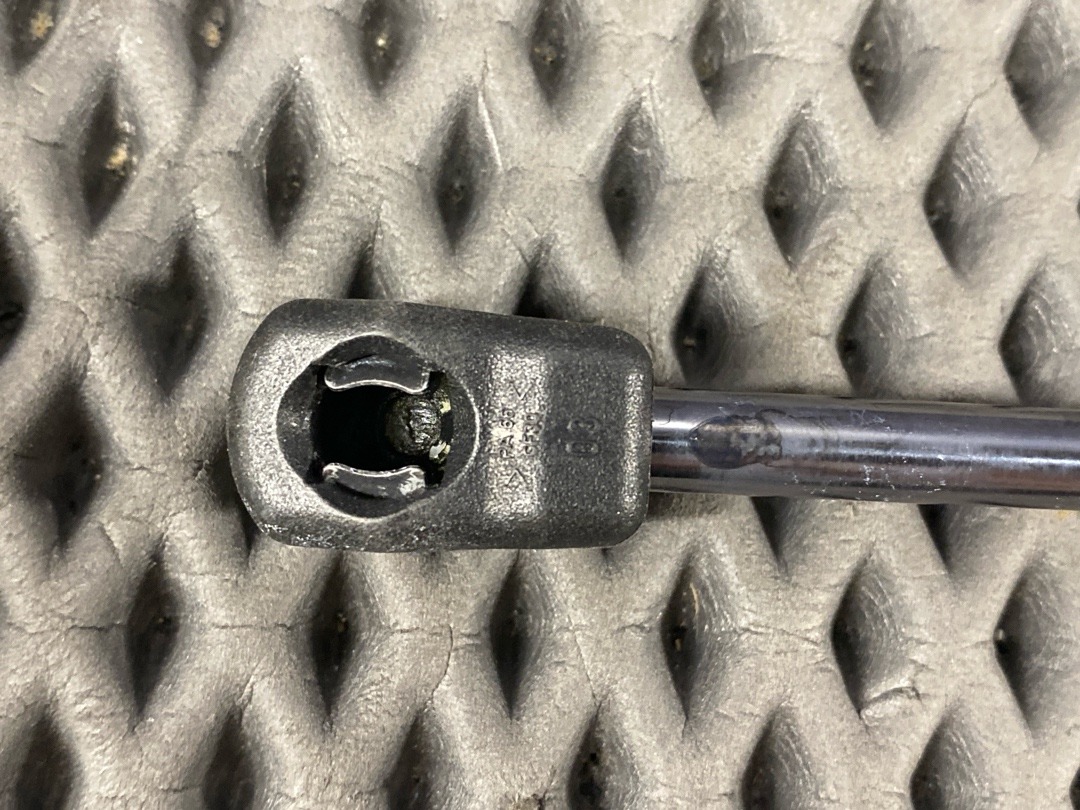 Амортизатор капота, 830 рублей, Красноярск