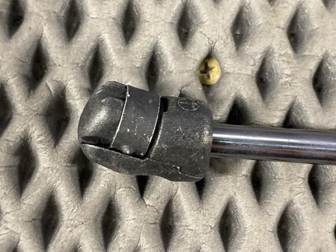 Амортизатор капота, 830 рублей, Красноярск