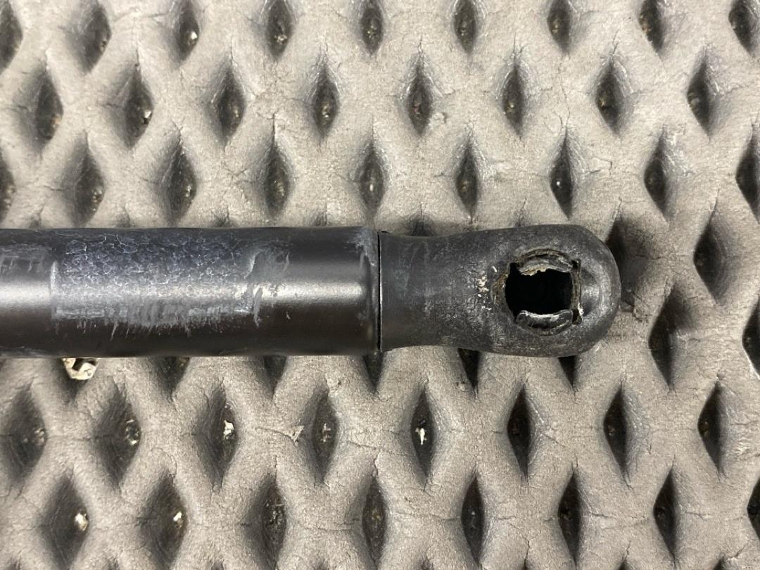 Амортизатор капота, 830 рублей, Красноярск