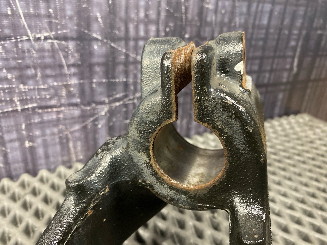 Кронштейн амортизатора, 1310 рублей, Красноярск