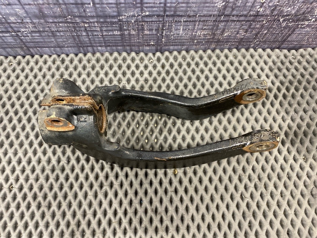 Кронштейн амортизатора, 1310 рублей, Красноярск