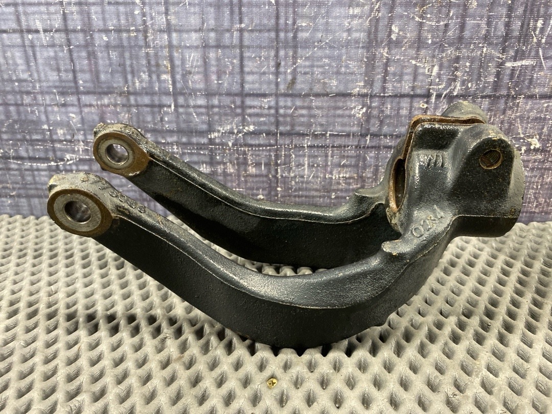 Кронштейн амортизатора, 1310 рублей, Красноярск