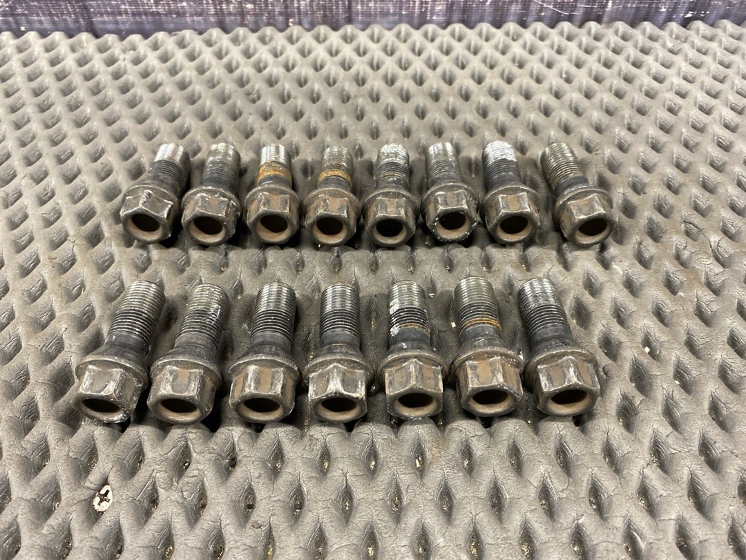 Комплект колесных болтов, 3640 рублей, Красноярск