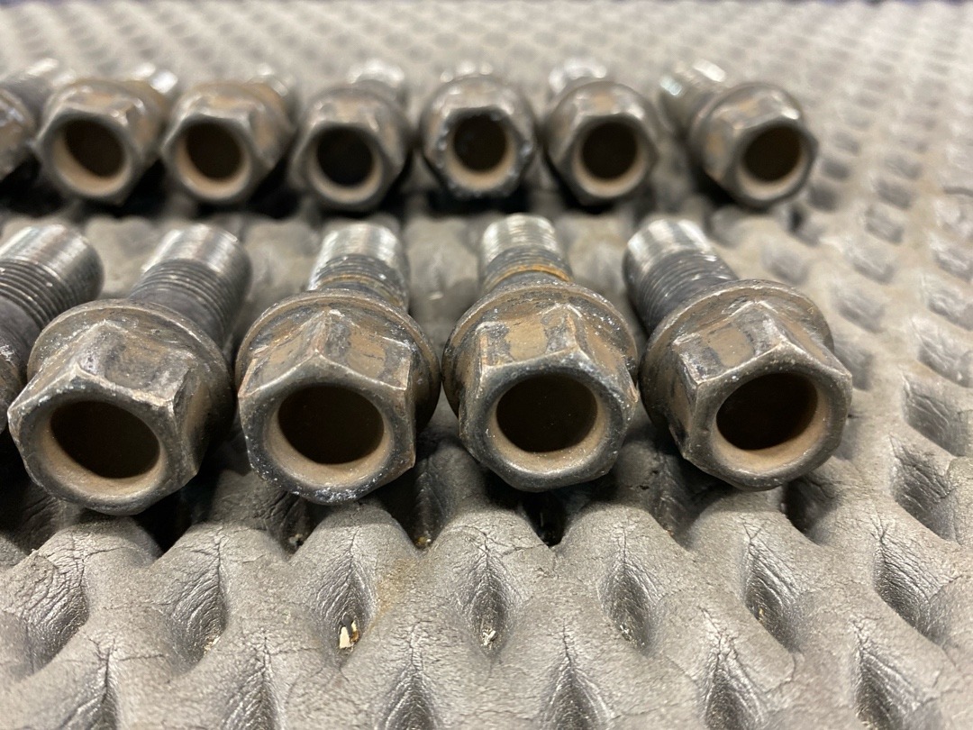 Комплект колесных болтов, 3640 рублей, Красноярск