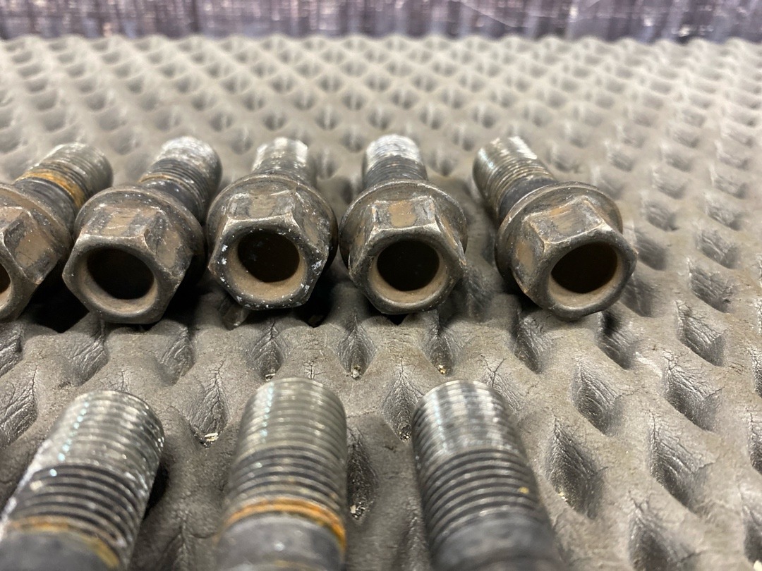 Комплект колесных болтов, 3640 рублей, Красноярск