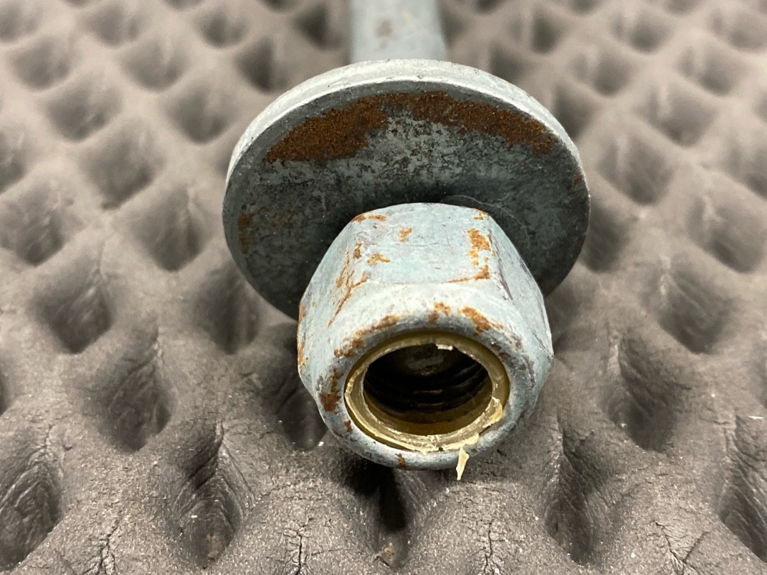 Болт развальный, 820 рублей, Красноярск