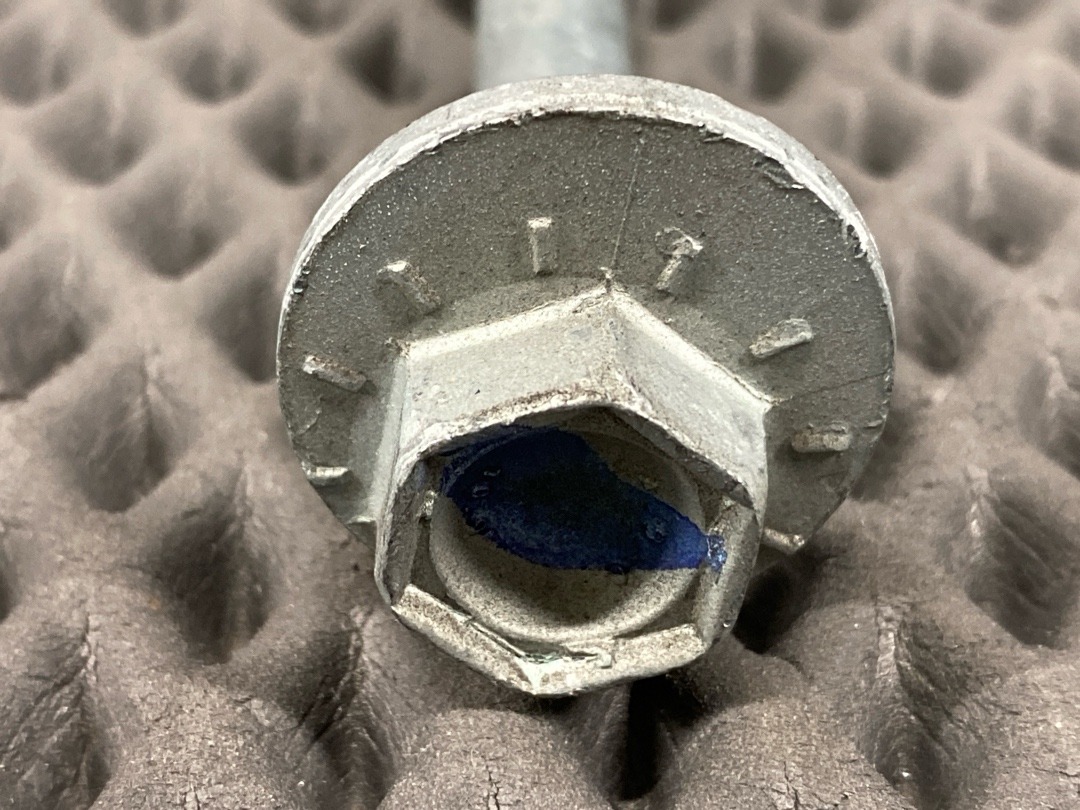 Болт развальный, 820 рублей, Красноярск