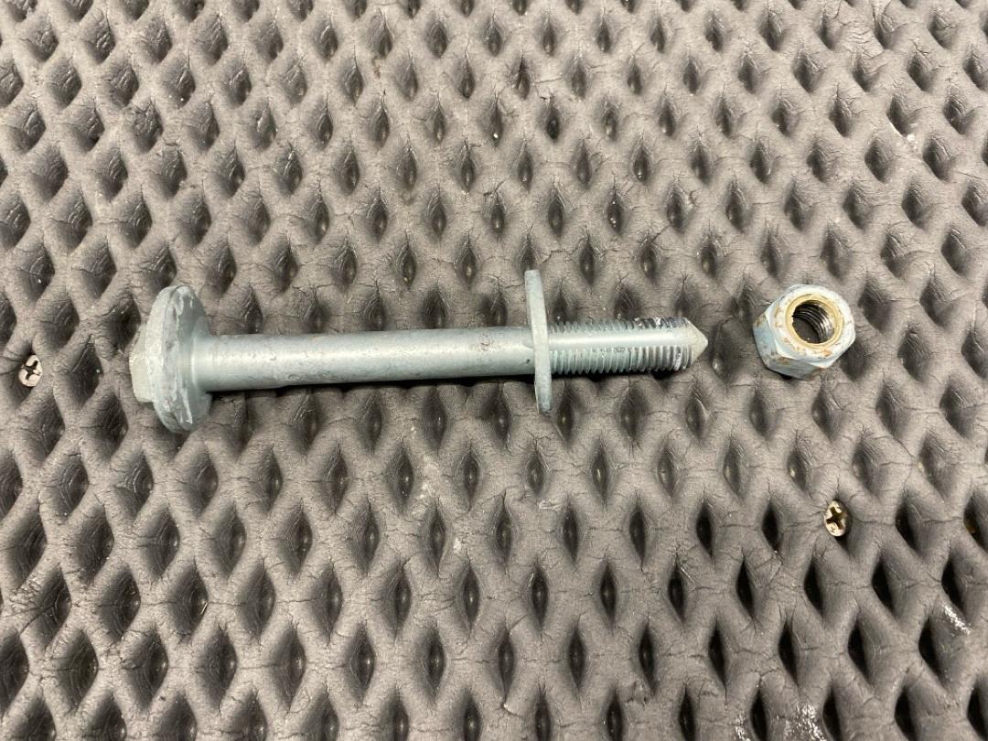 Болт развальный, 820 рублей, Красноярск