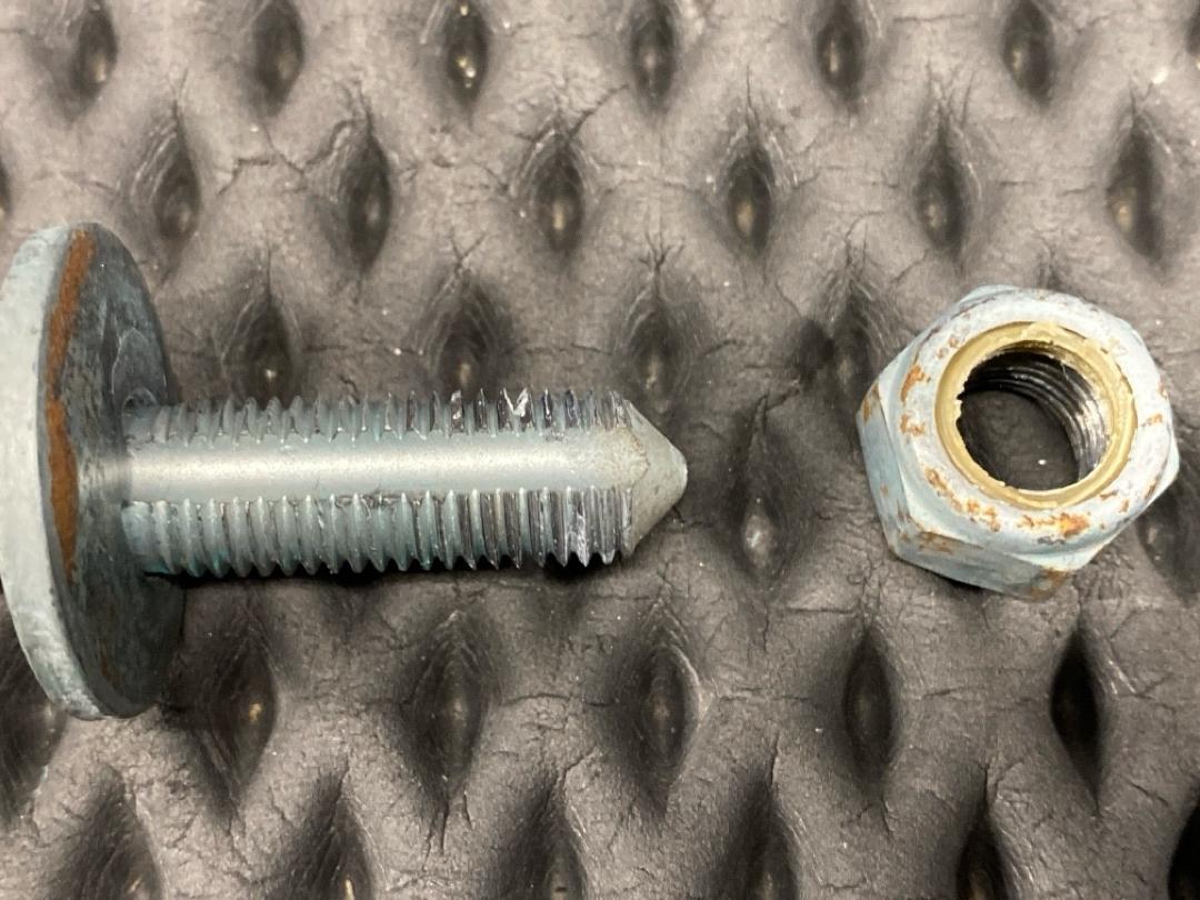 Болт развальный, 820 рублей, Красноярск