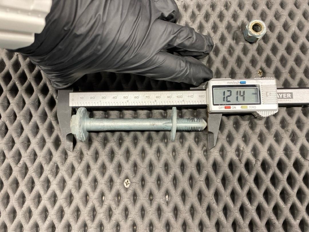 Болт развальный, 820 рублей, Красноярск