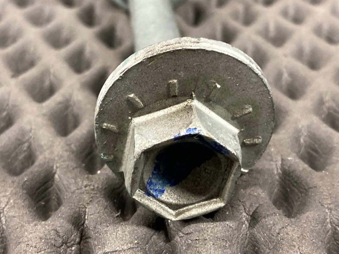 Болт развальный, 820 рублей, Красноярск