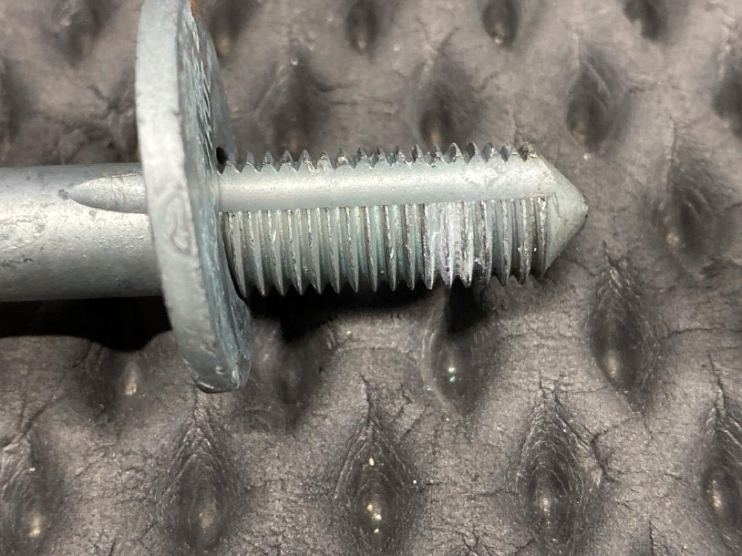 Болт развальный, 820 рублей, Красноярск