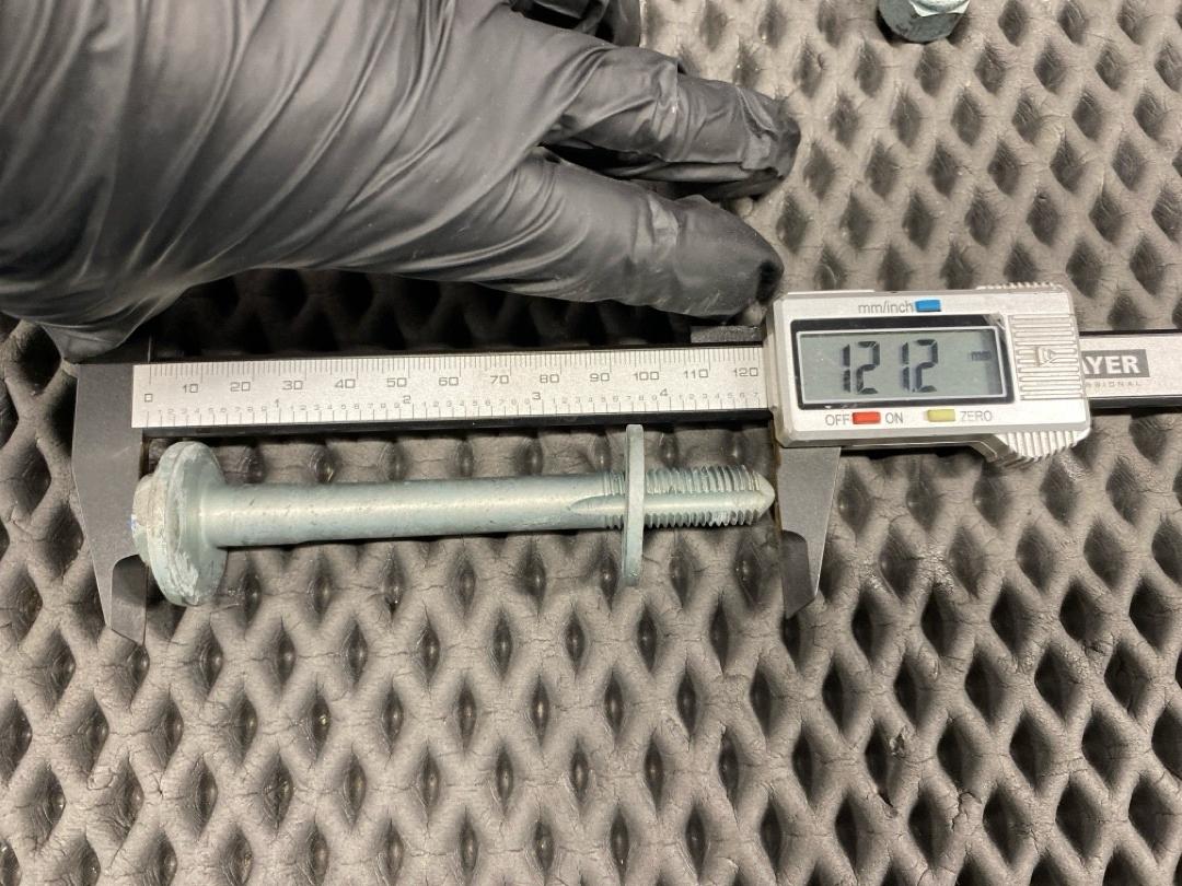 Болт развальный, 820 рублей, Красноярск