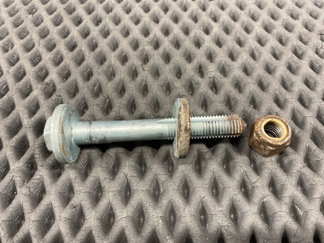 Болт развальный, 820 рублей, Красноярск