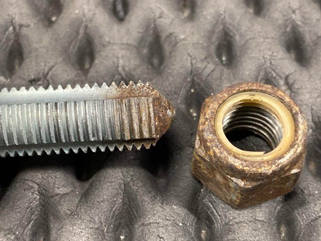 Болт развальный, 820 рублей, Красноярск