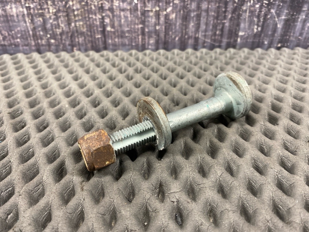 Болт развальный, 820 рублей, Красноярск