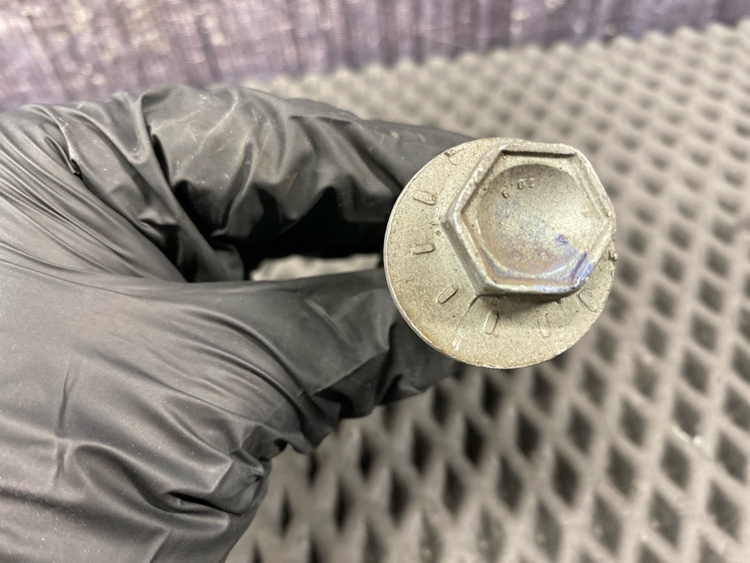 Болт развальный, 820 рублей, Красноярск