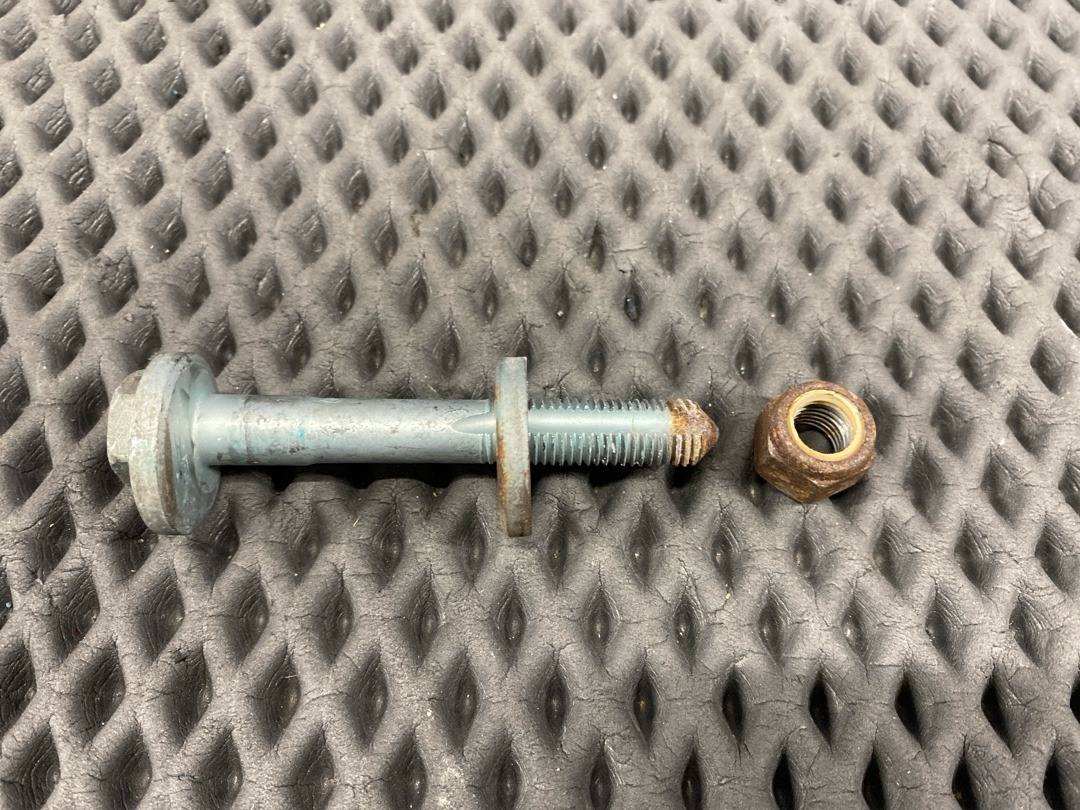 Болт развальный, 820 рублей, Красноярск