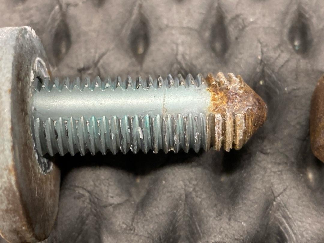 Болт развальный, 820 рублей, Красноярск