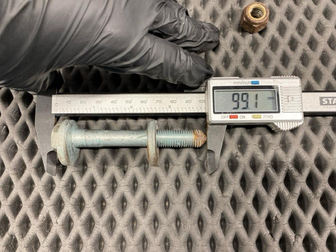 Болт развальный, 820 рублей, Красноярск