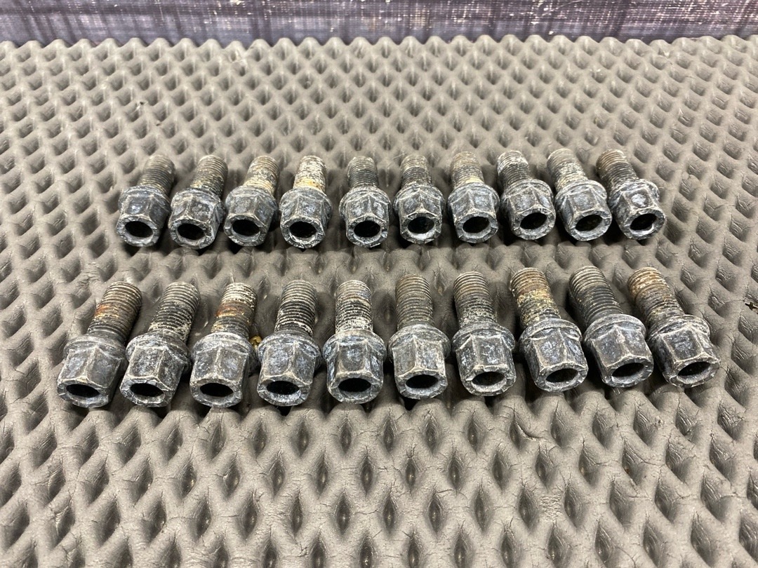 Комплект колесных болтов, 3340 рублей, Красноярск