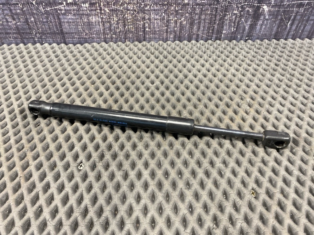 Амортизатор багажника, 740 рублей, Красноярск